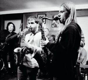 Phil Ravita performing